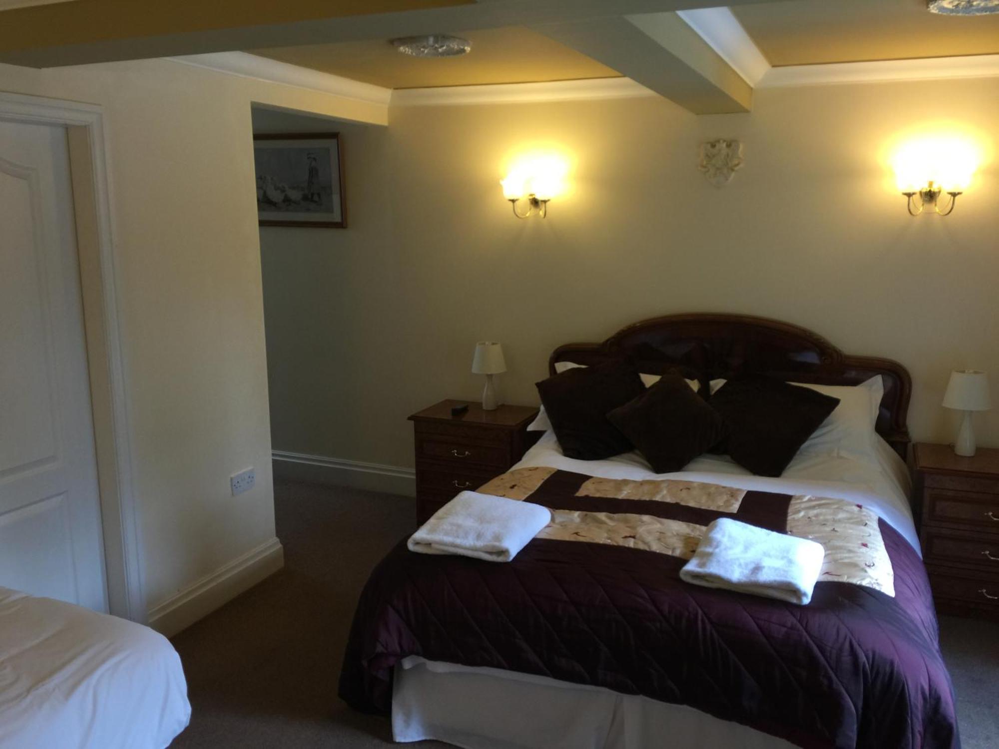 Harefield Hall Hotel Пейтли Бридж Стая снимка