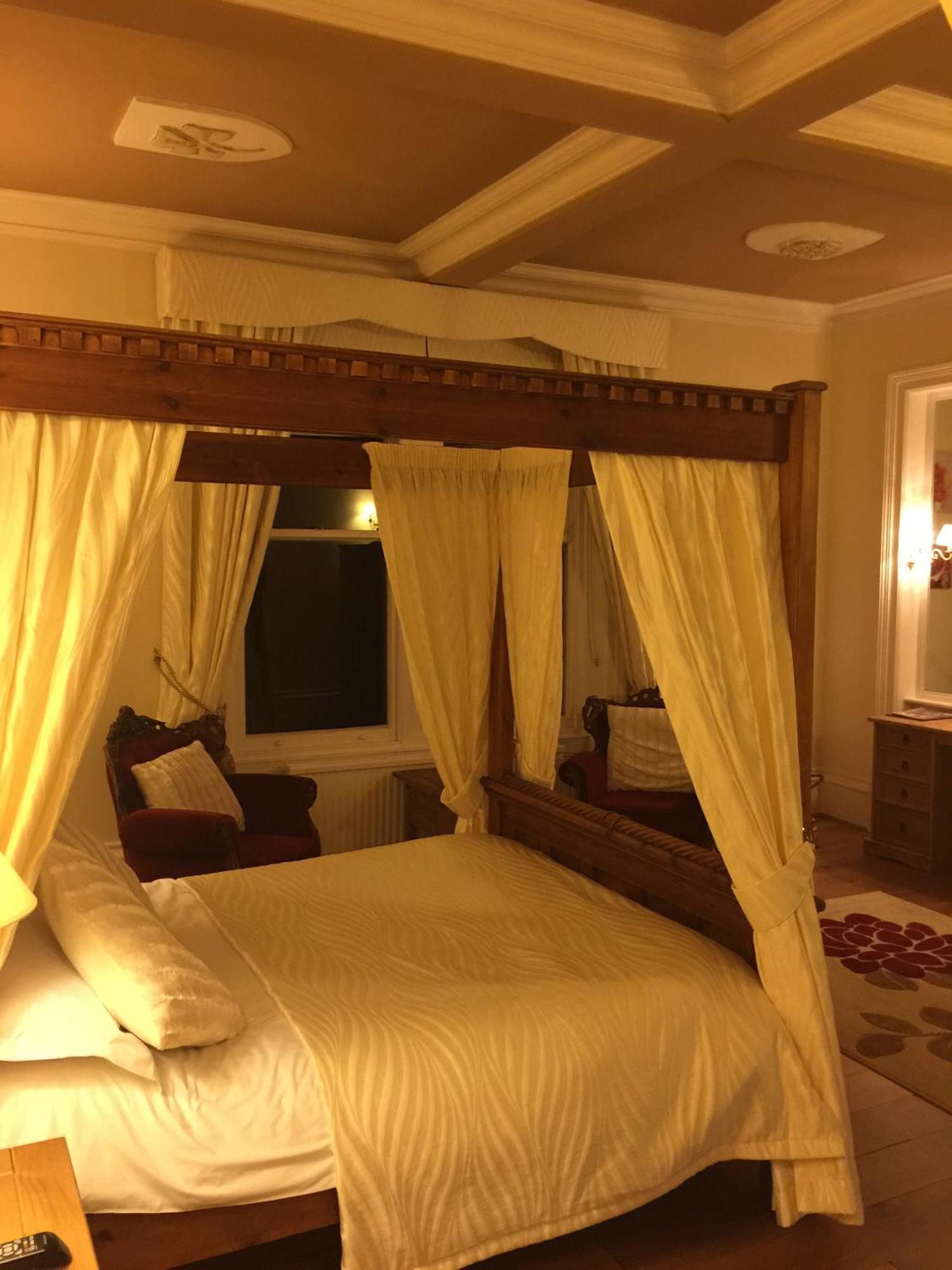 Harefield Hall Hotel Пейтли Бридж Стая снимка